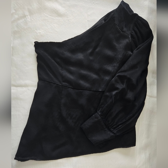 Zara Elegant Black One-Shoulder Blouse - Picture 8 of 10